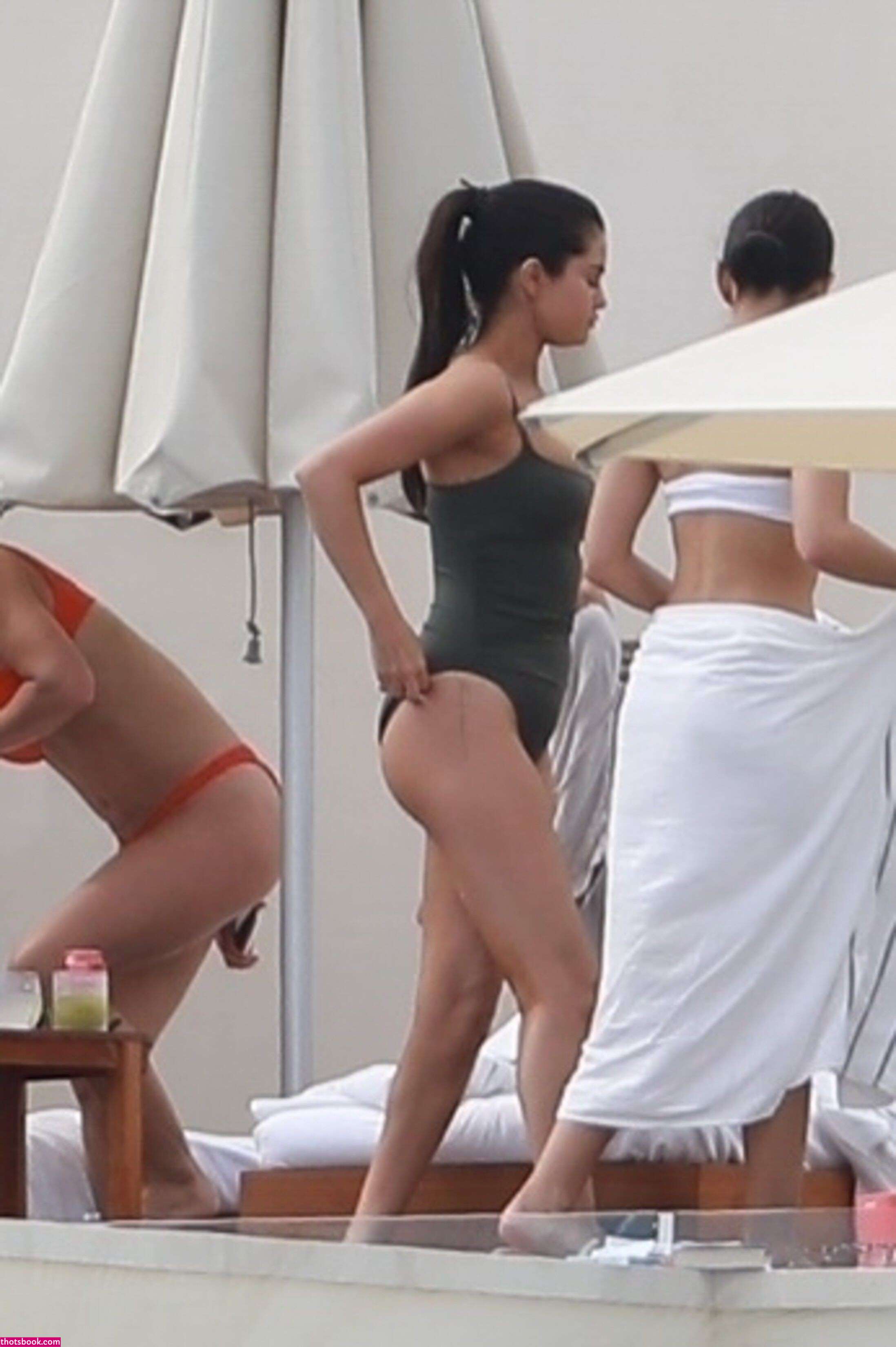 Selena Gomez Photo #5