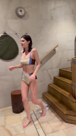 Alexandra Daddario Photo #60