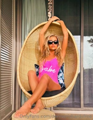 Denise Richards Photo #18