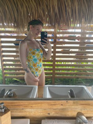 Barbara Dunkelman Photo #148