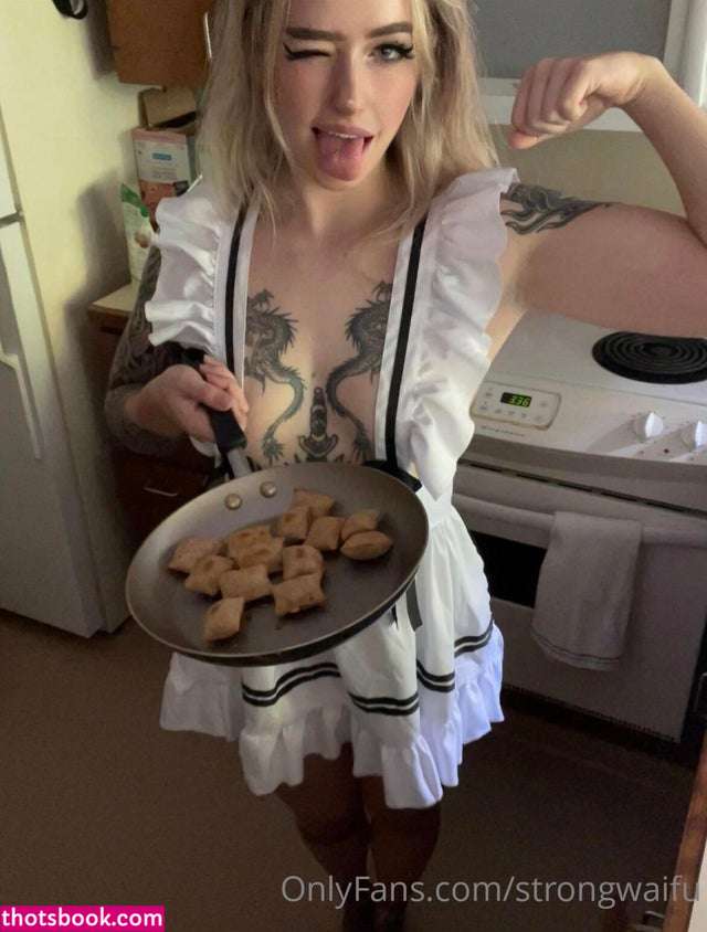 Strongwaifu Photo #30