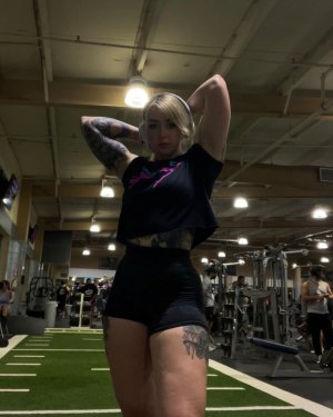 Strongwaifu Photo #63