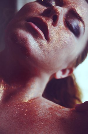 London Andrews Photo #254