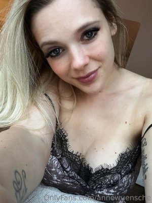 Anne Wunsche Photo #18