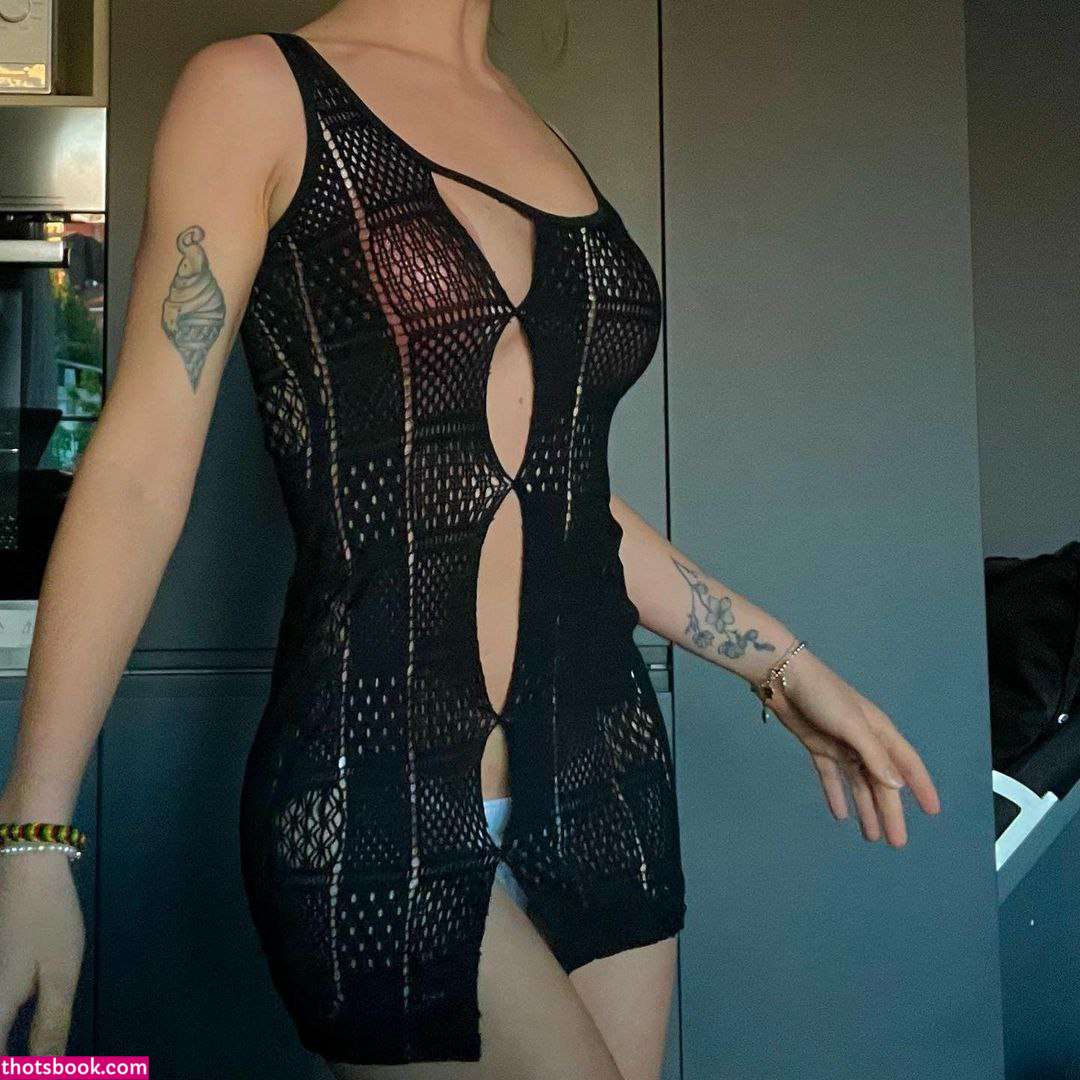 Maryana Ro Photo #45