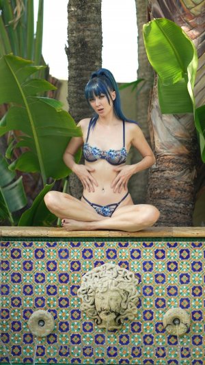 parisbush Photo #138