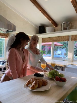 Dana Dearmond Photo #32