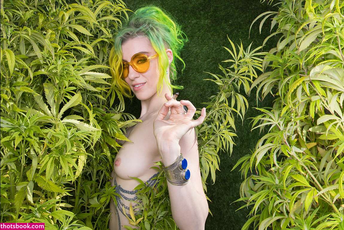 Comicbookgirl19 Photo #195