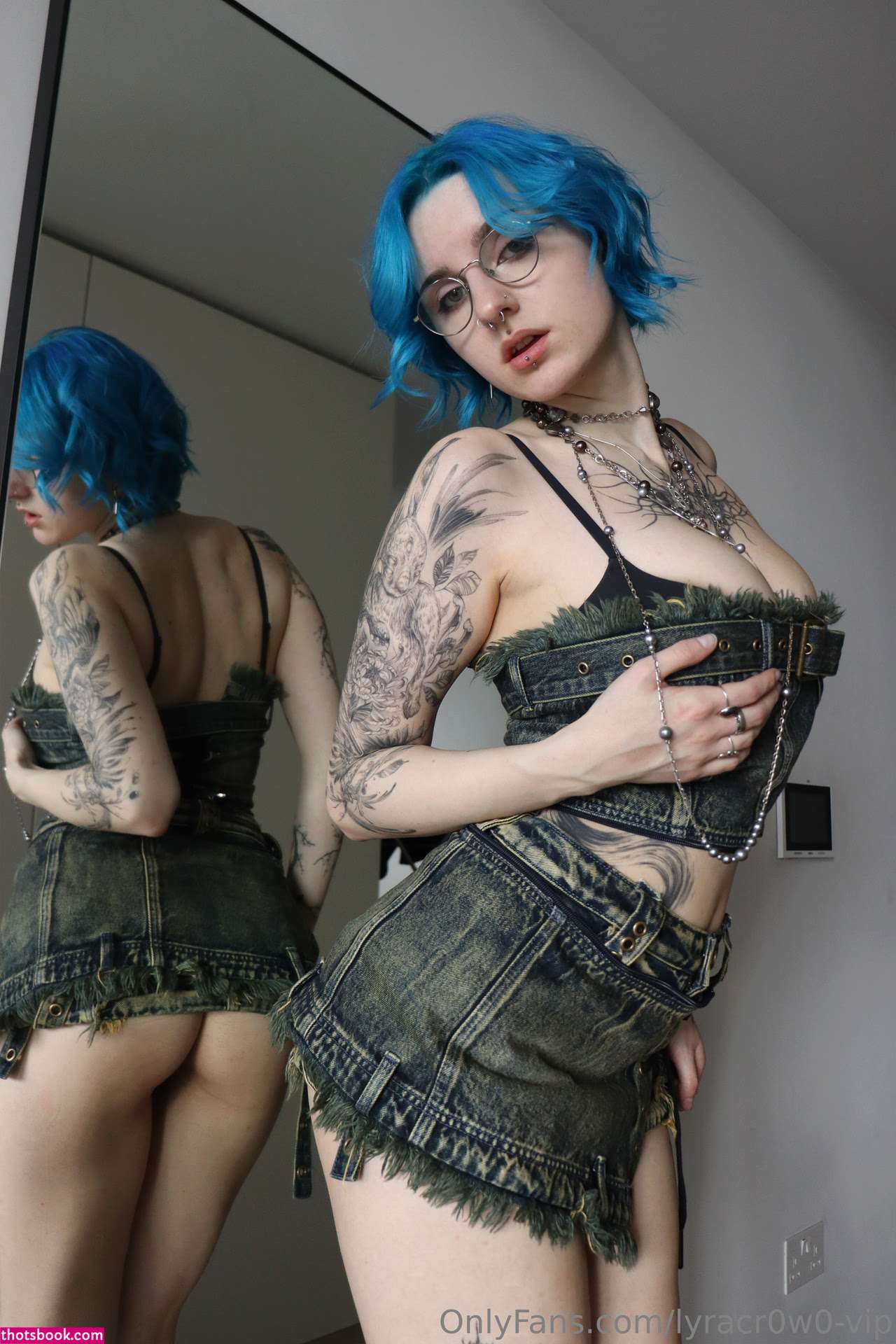 Lyra Crow Photo #432