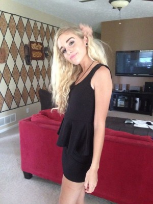 Naomi Woods Photo #66