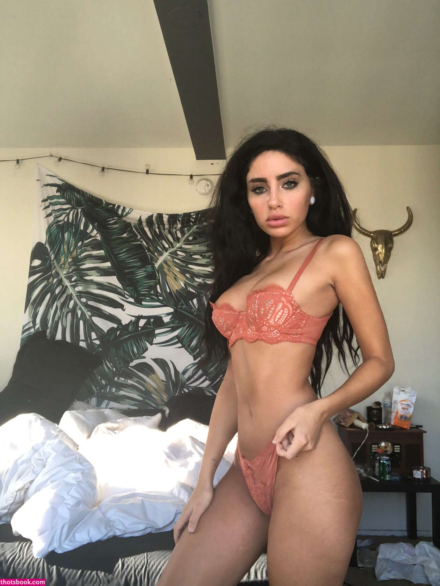 Naomi Woods Photo #163