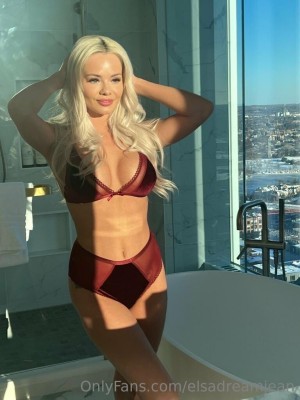 Elsa Jean Photo #397