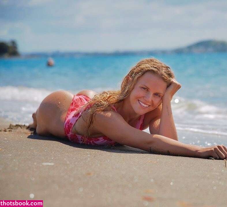 Phoebe Harris Photo #34