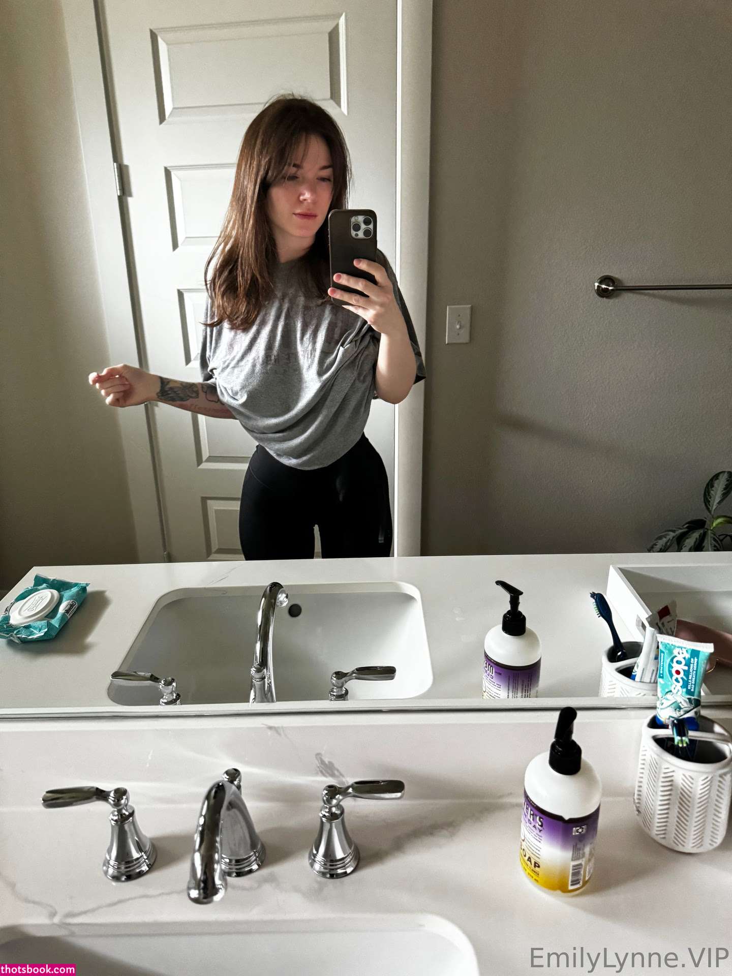 Emily Lynne Photo #442