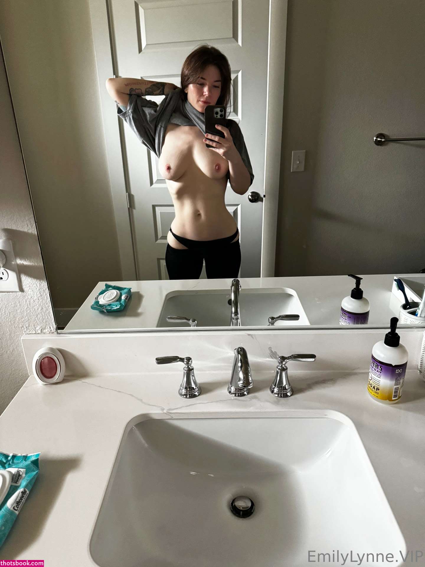 Emily Lynne Photo #443