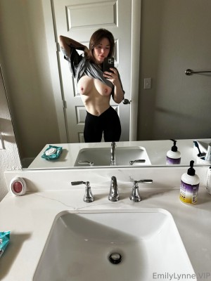 Emily Lynne Photo #441