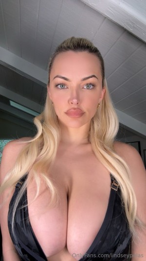 Lindsey Pelas Post #140