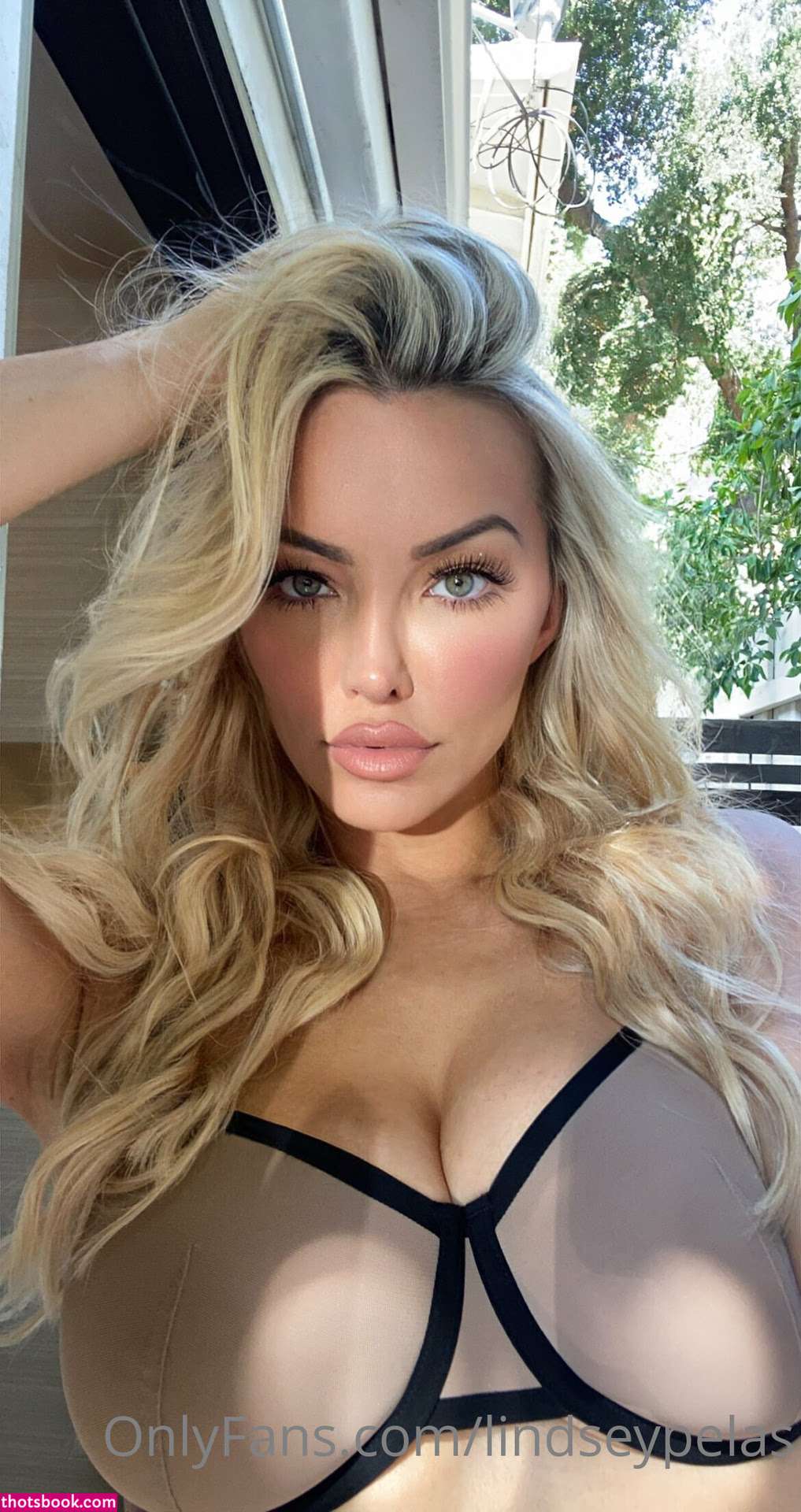 Lindsey Pelas Photo #953
