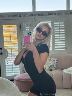 Lindsey Pelas Photo #965