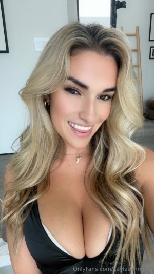 Kayla Simmons Photo #208