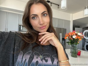 Anna Louise Photo #388