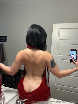 womanwearingred Photo #32