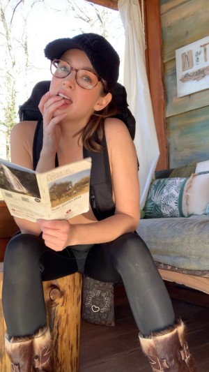 Emily Agnes Photo #27