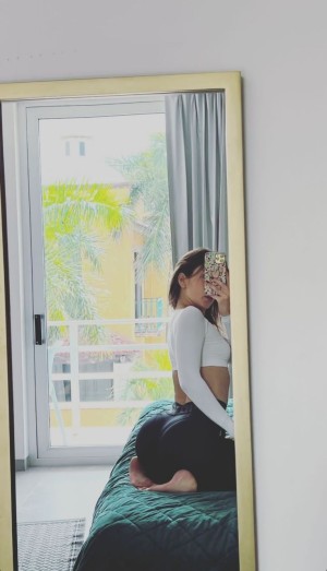 Ellie Leen Photo #650