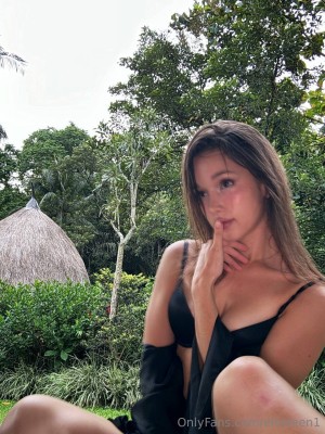 Ellie Leen Photo #664