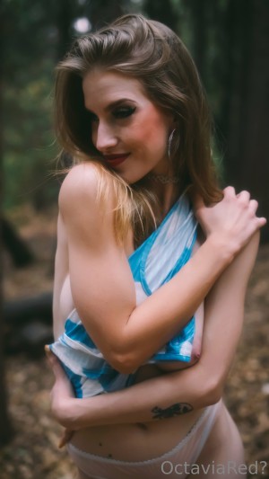 Octavia Red Photo #126