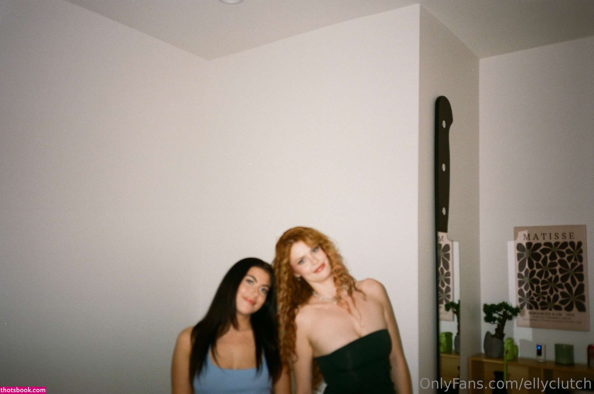 Elly Clutch Photo #553