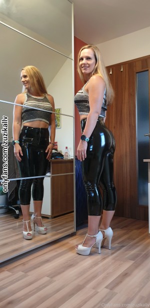 Zuzana Giles Photo #14