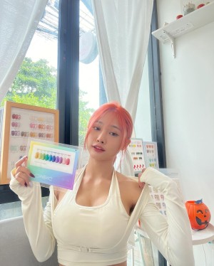 Prapatsorn Theethatburee Photo #19