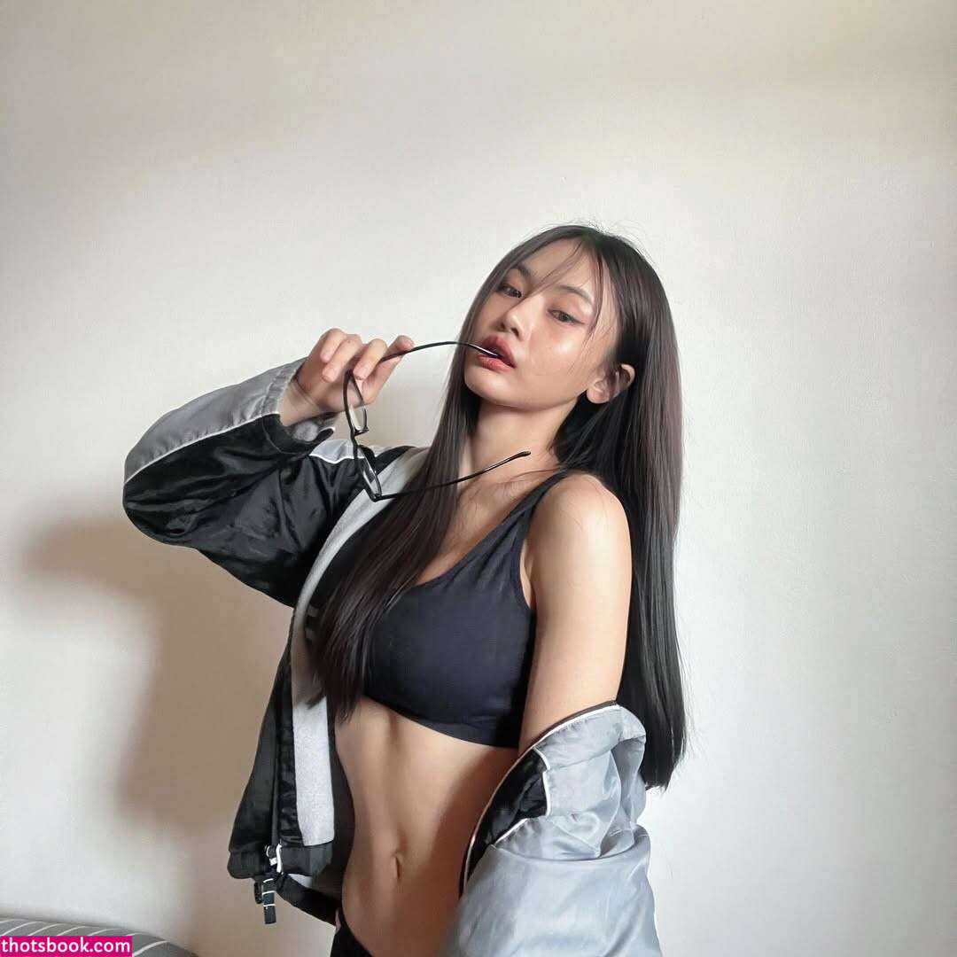 Prapatsorn Theethatburee Photo #24