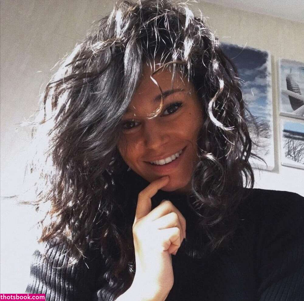 Ines Loucif Photo #4