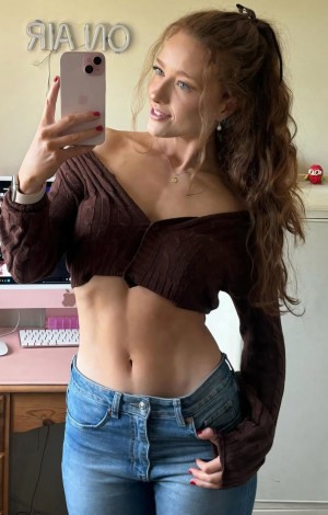 phoebeisginger Photo #8