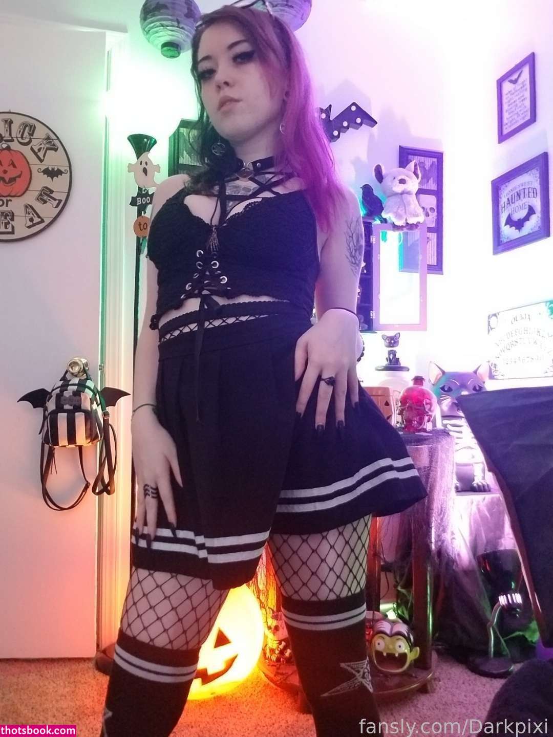 Darkpixi Photo #30