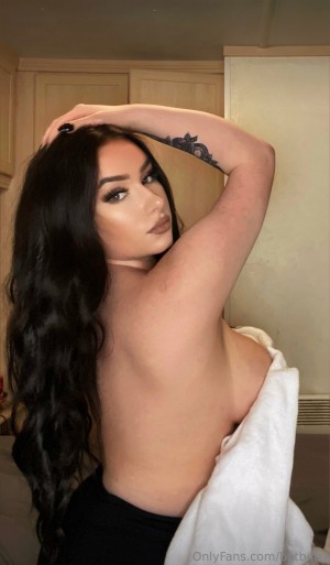 leahhnicholls Photo #26