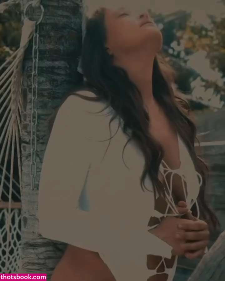 Karolina Kowalkiewicz Photo #5