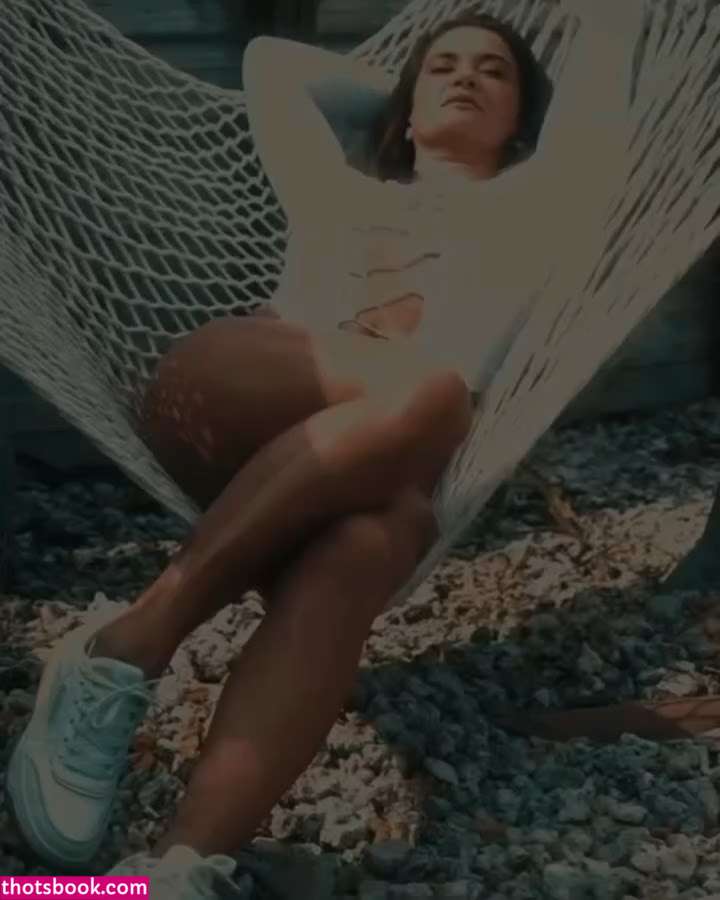 Karolina Kowalkiewicz Photo #11