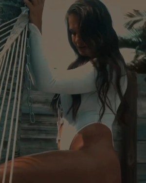 Karolina Kowalkiewicz Photo #9