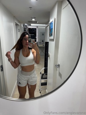 Angie Varona Photo #317