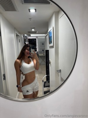 Angie Varona Photo #321