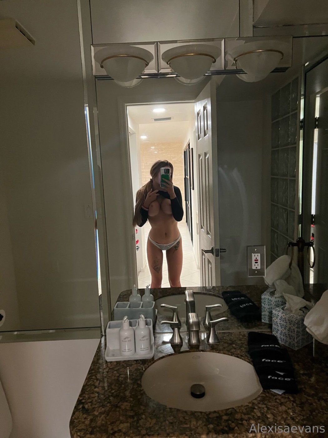 Alexis Evans Photo #8