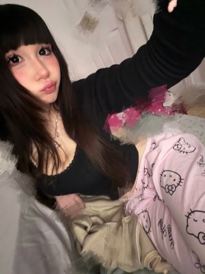 lonliillgirl Photo #2