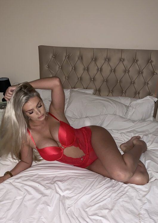 Lucy Nicholson Photo #112