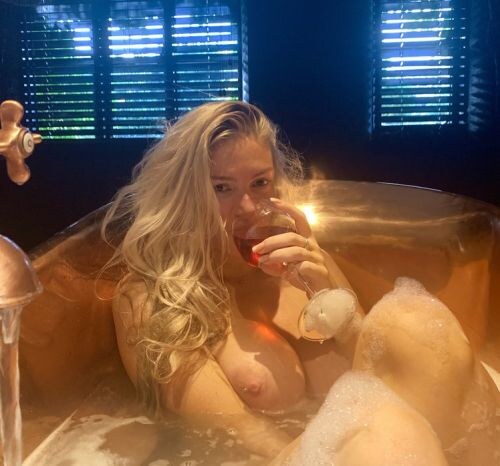 Lucy Nicholson Photo #53