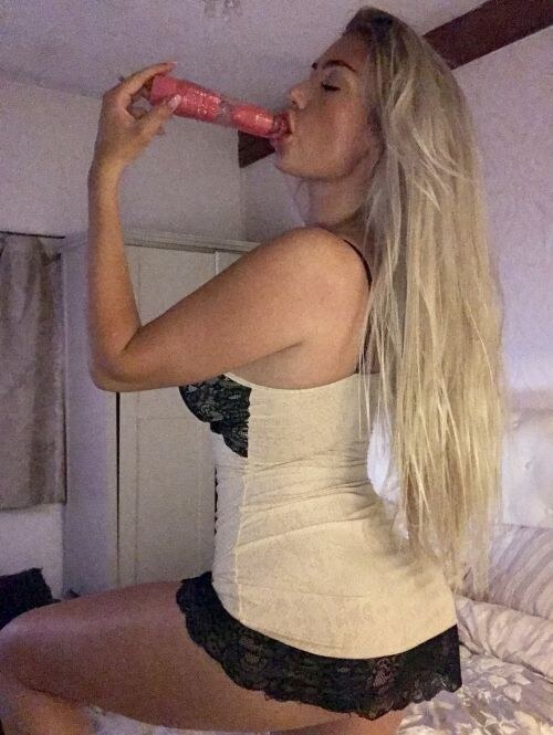 Lucy Nicholson Photo #135