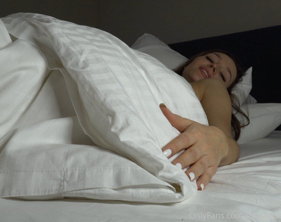 Alice Redlips Photo #24