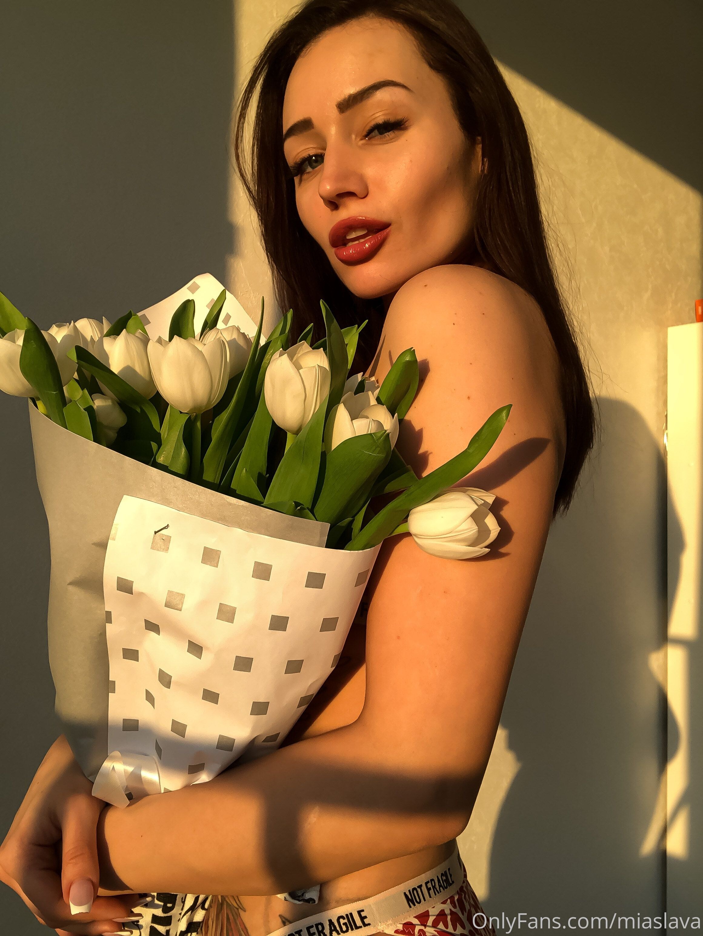 Alice Redlips Photo #117